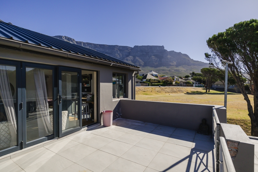 6 Bedroom Property for Sale in Vredehoek Western Cape